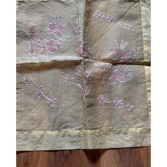 Tracy Poter Yellow Napkins With Pink Floral Embroidery Pirouette   Set Of 5 NWT - Picture 1 of 8